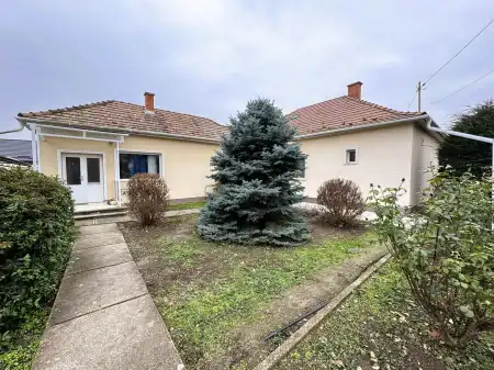 Eladó családi ház, Pécel 4+1 szoba 118 m² 109.9 M Ft