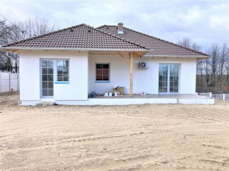eladó újépítésű családi ház, Erdőkertes