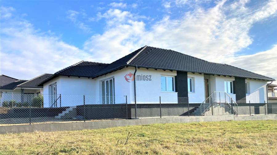 eladó újépítésű ikerház, Nagytarcsa