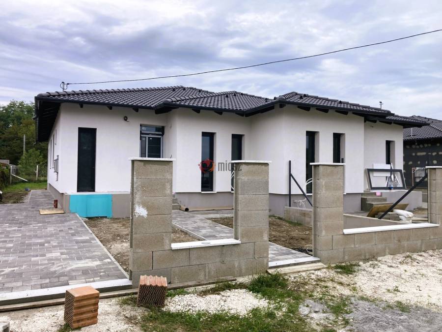 eladó újépítésű ikerház, Nagytarcsa