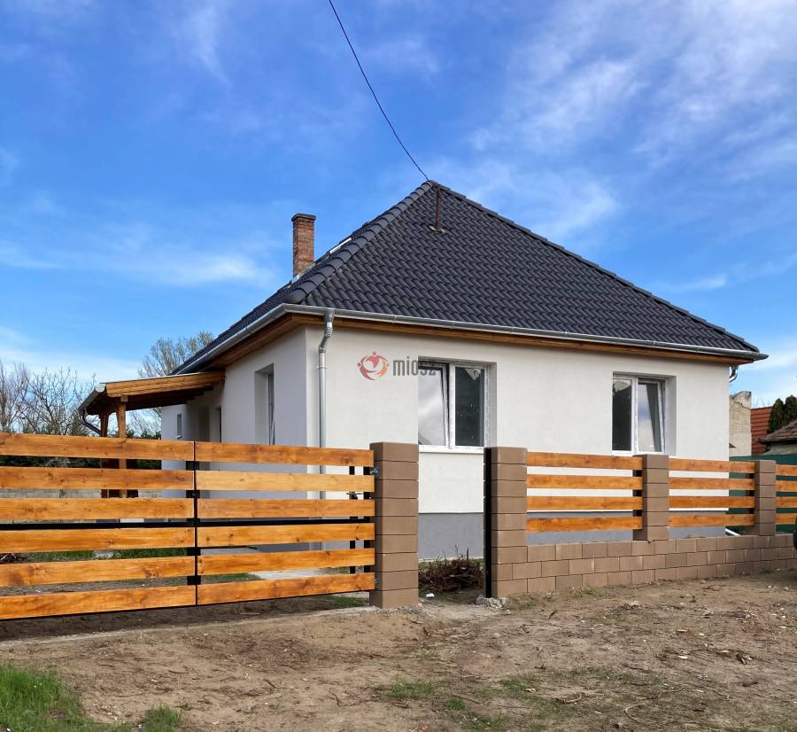 eladó újszerű családi ház, Veresegyház