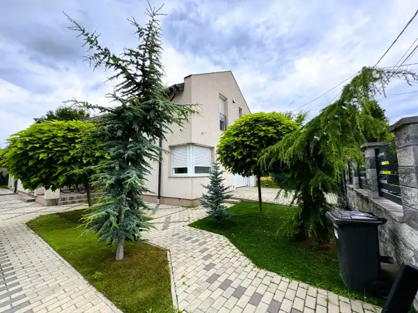 Eladó újszerű családi ház, Veresegyház 5+1 szoba 165 m² 169 M Ft